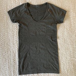 Lululemon Swiftly Tech Short Sleeve V-neck, Size 4